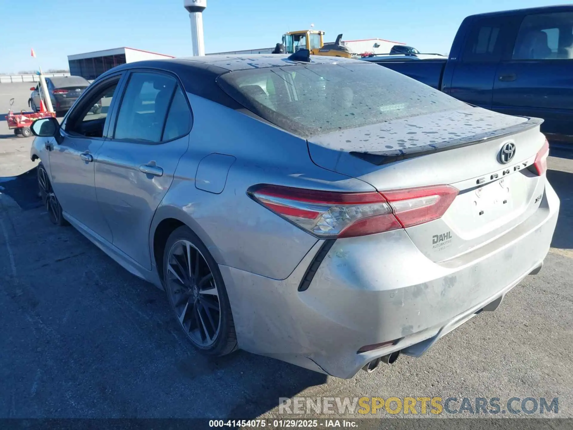 3 Photograph of a damaged car 4T1BZ1HK1KU031033 TOYOTA CAMRY 2019