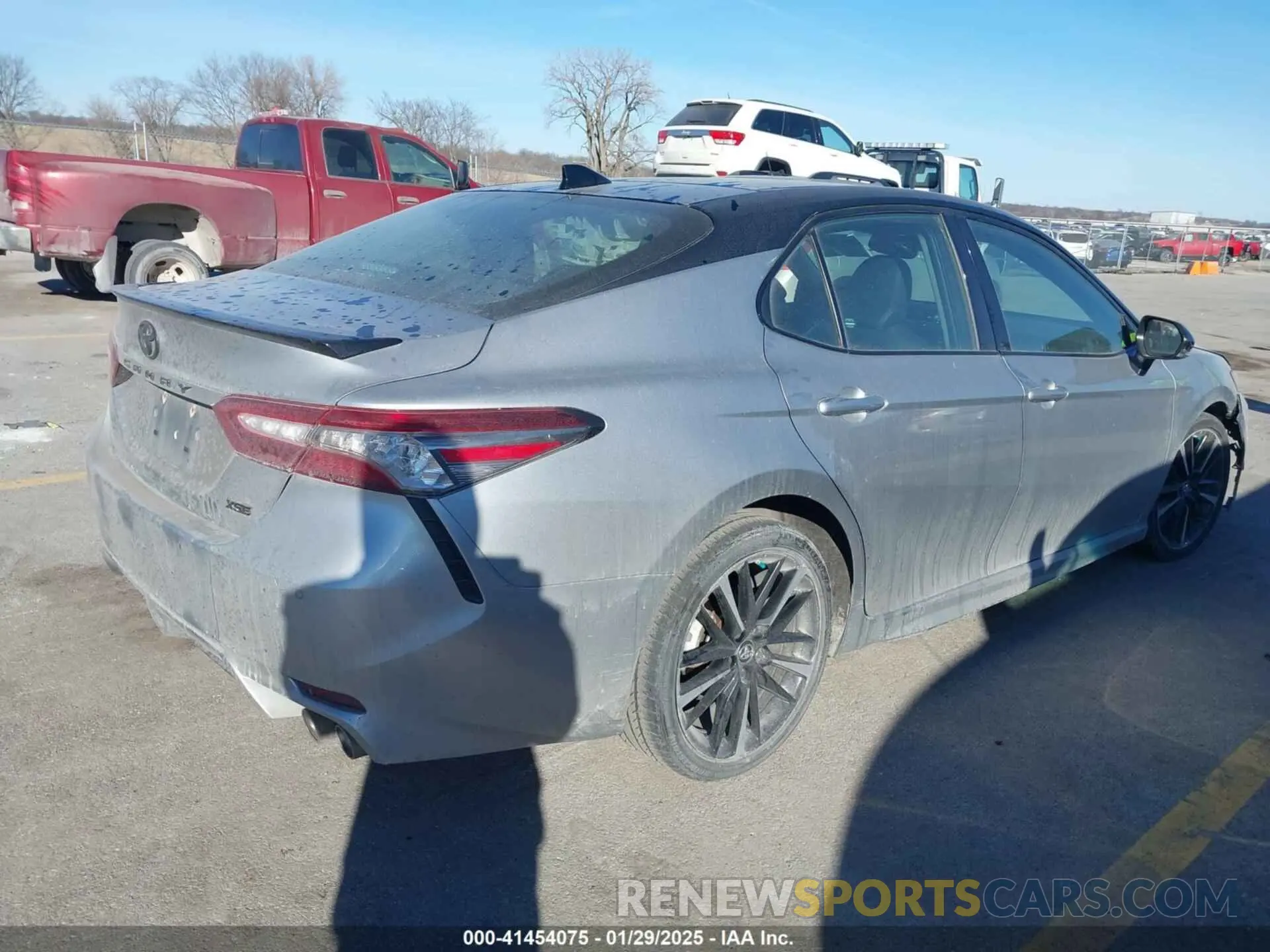 4 Photograph of a damaged car 4T1BZ1HK1KU031033 TOYOTA CAMRY 2019