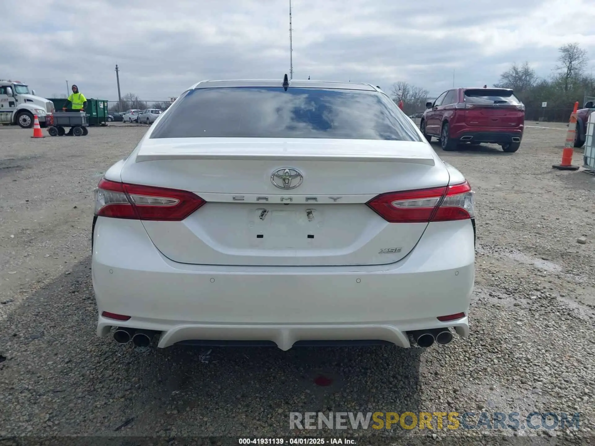 16 Photograph of a damaged car 4T1BZ1HK1KU508639 TOYOTA CAMRY 2019