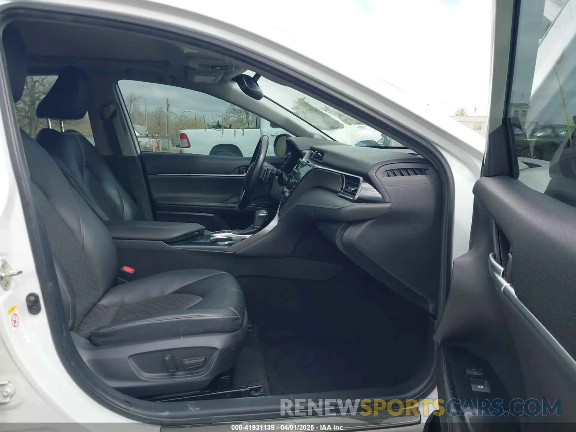 5 Photograph of a damaged car 4T1BZ1HK1KU508639 TOYOTA CAMRY 2019