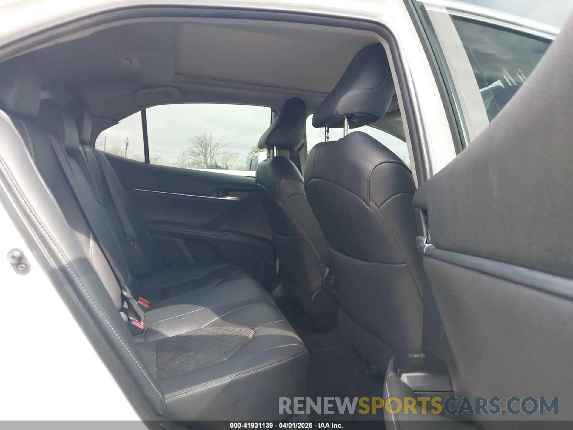 8 Photograph of a damaged car 4T1BZ1HK1KU508639 TOYOTA CAMRY 2019