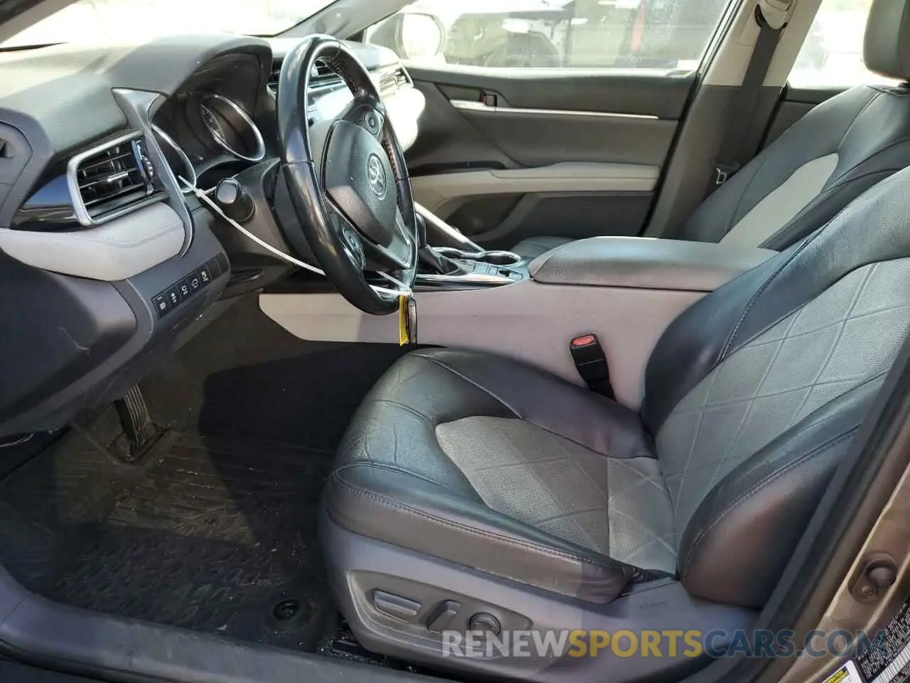 7 Photograph of a damaged car 4T1BZ1HK2KU022194 TOYOTA CAMRY 2019