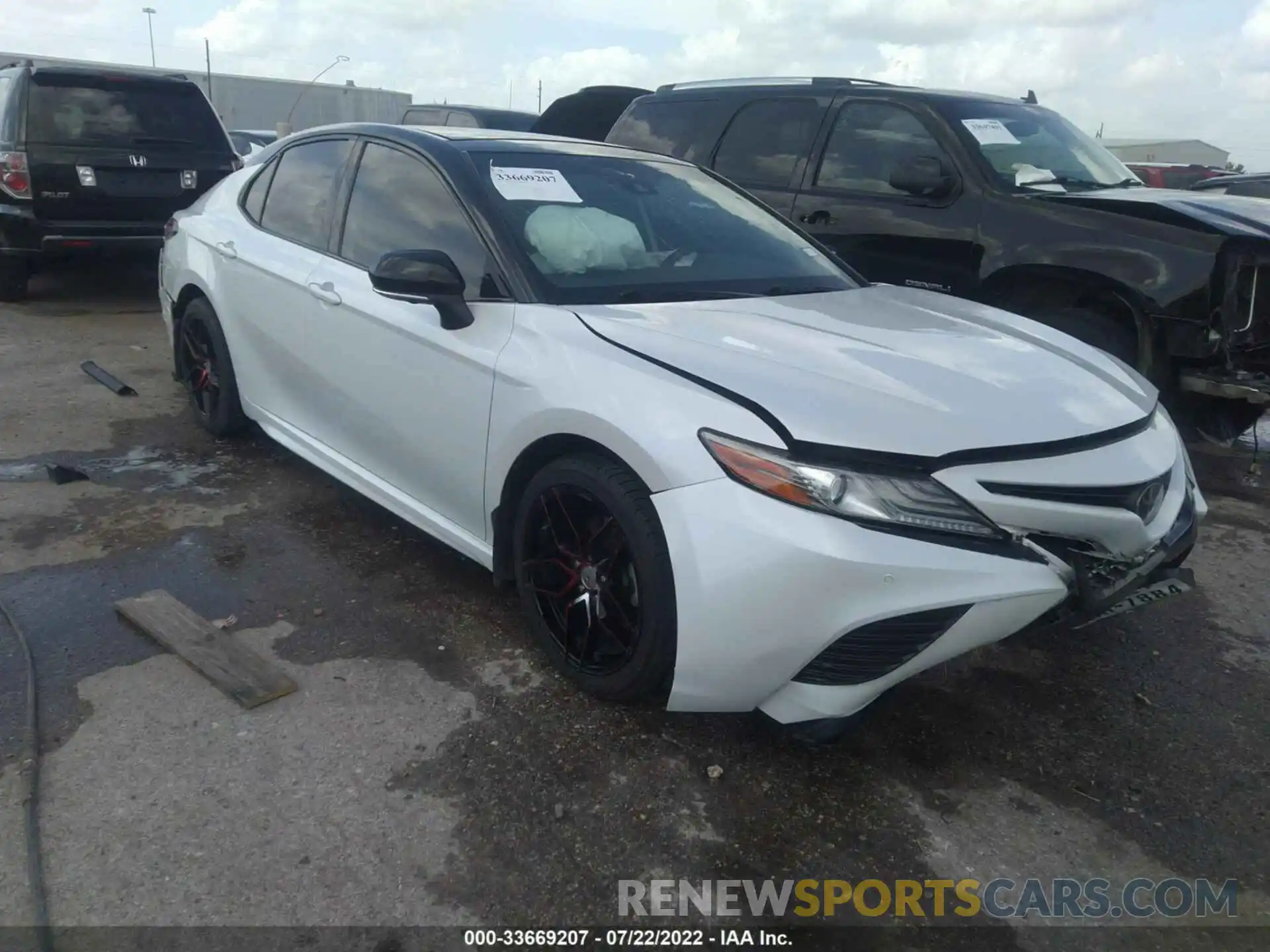 1 Photograph of a damaged car 4T1BZ1HK2KU023975 TOYOTA CAMRY 2019