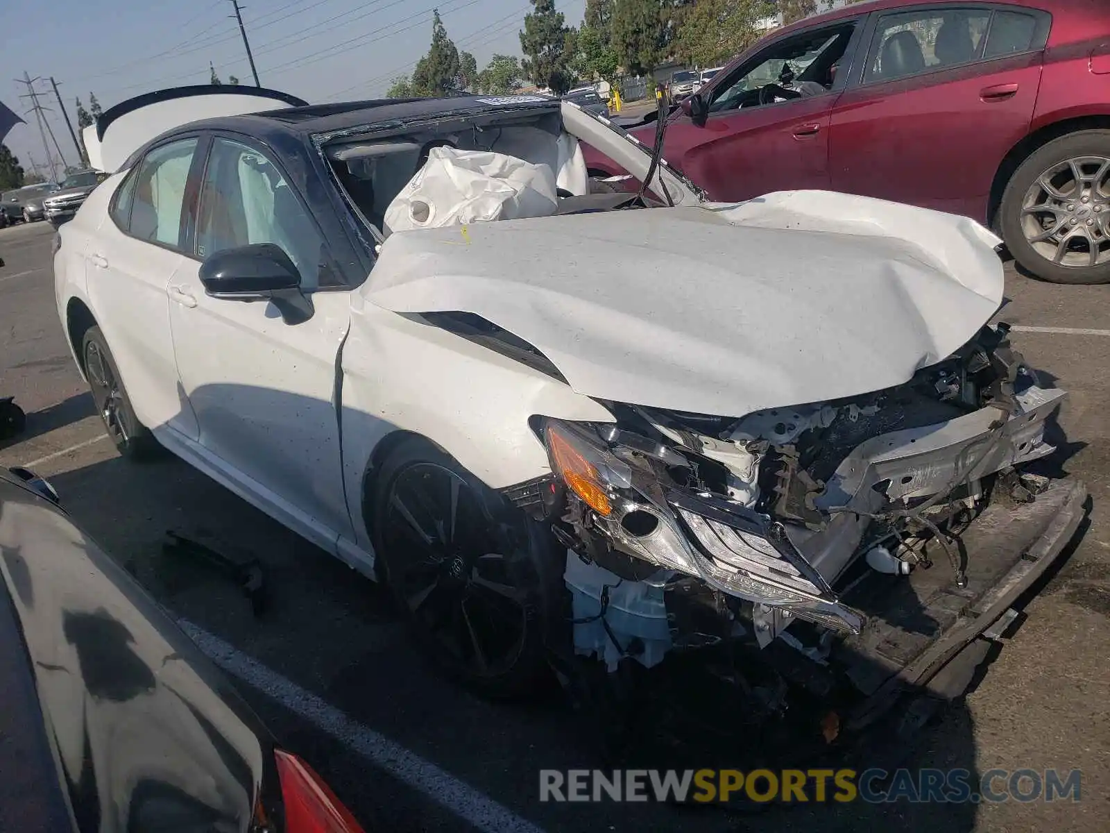 1 Photograph of a damaged car 4T1BZ1HK2KU026696 TOYOTA CAMRY 2019