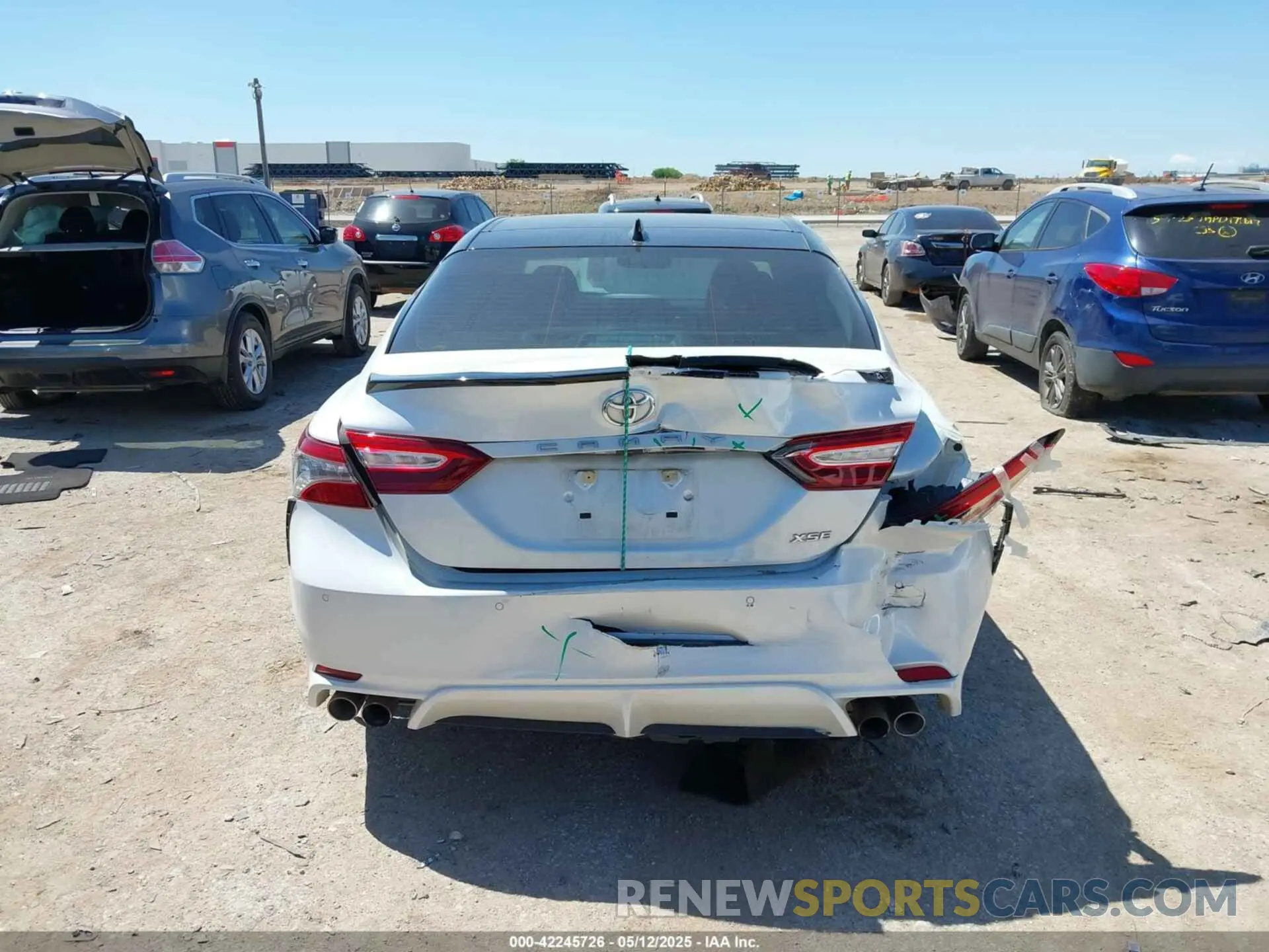 16 Photograph of a damaged car 4T1BZ1HK2KU029579 TOYOTA CAMRY 2019