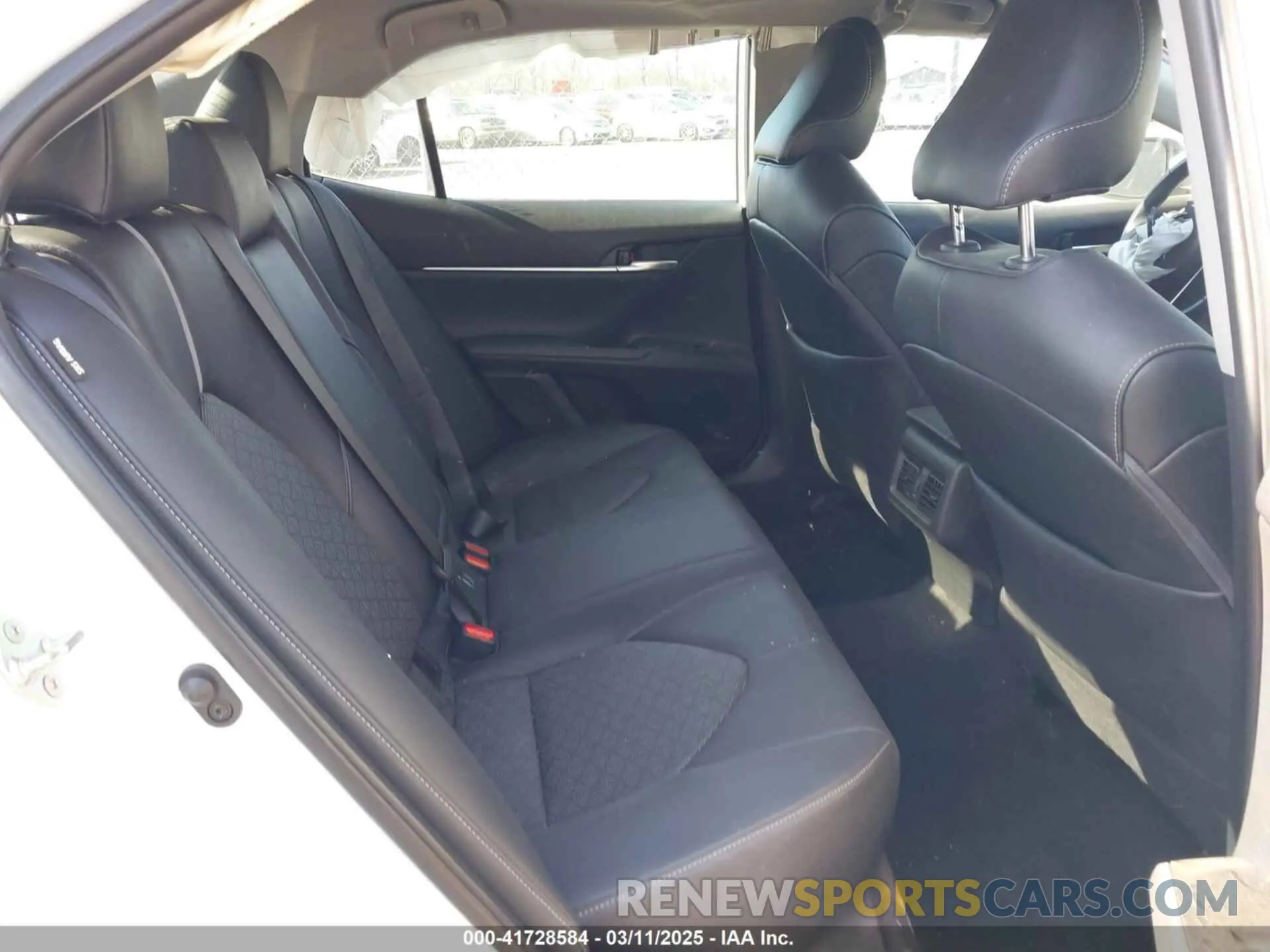 8 Photograph of a damaged car 4T1BZ1HK3KU027579 TOYOTA CAMRY 2019