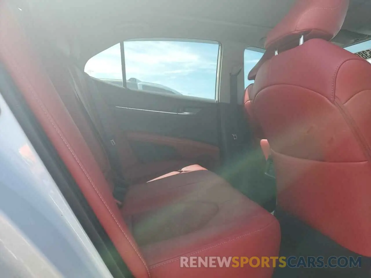 10 Photograph of a damaged car 4T1BZ1HK4KU024450 TOYOTA CAMRY 2019