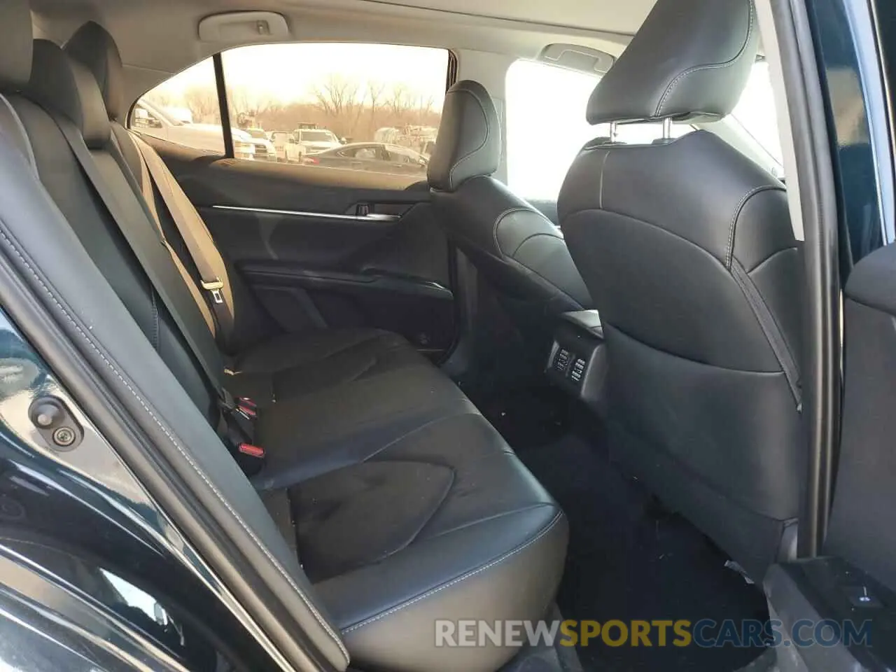 10 Photograph of a damaged car 4T1BZ1HK4KU030863 TOYOTA CAMRY 2019