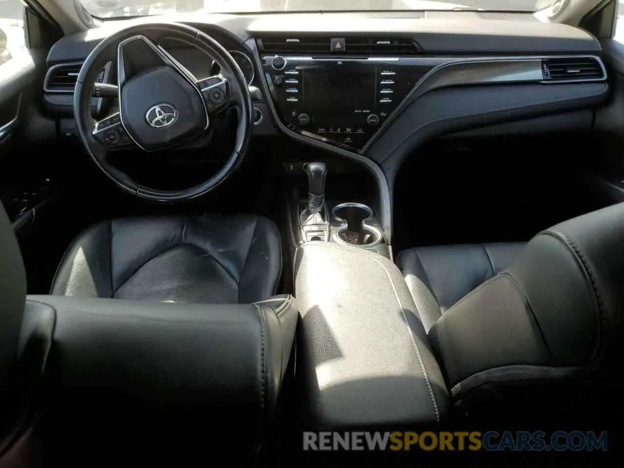 8 Photograph of a damaged car 4T1BZ1HK4KU030863 TOYOTA CAMRY 2019