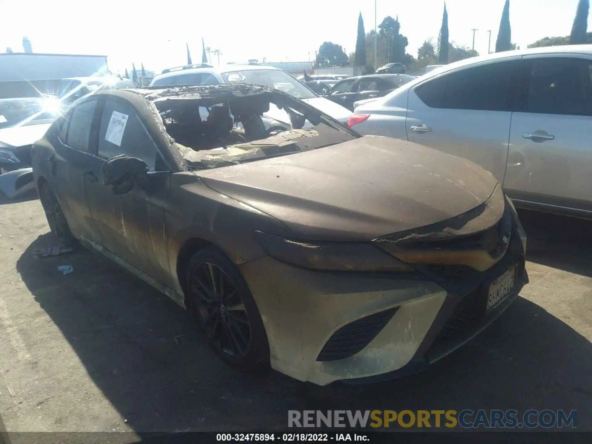 1 Photograph of a damaged car 4T1BZ1HK4KU508084 TOYOTA CAMRY 2019