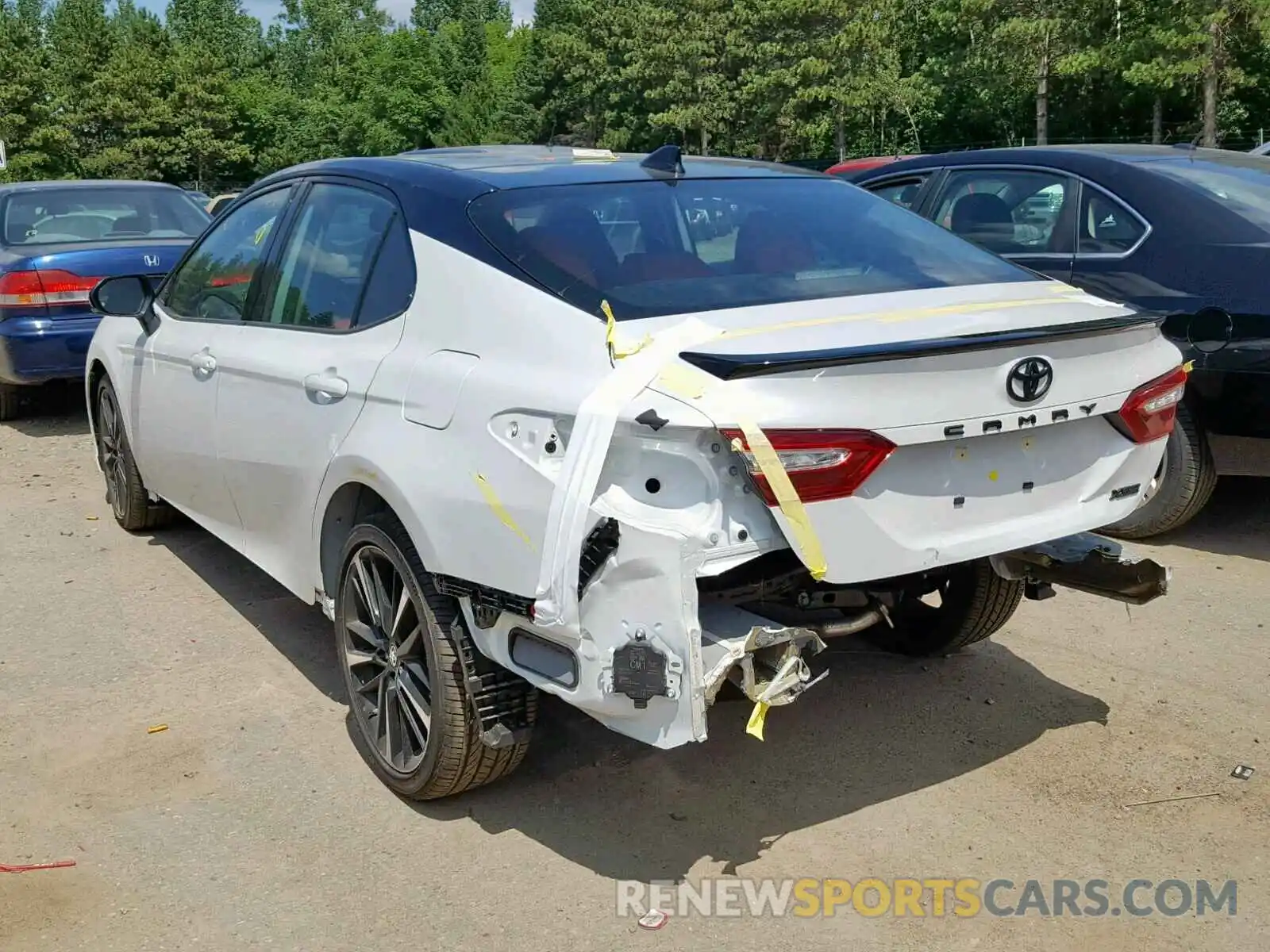 3 Photograph of a damaged car 4T1BZ1HK5KU025204 TOYOTA CAMRY 2019