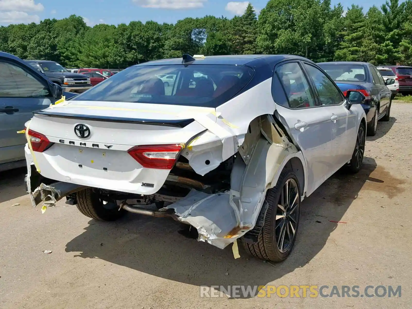 4 Photograph of a damaged car 4T1BZ1HK5KU025204 TOYOTA CAMRY 2019