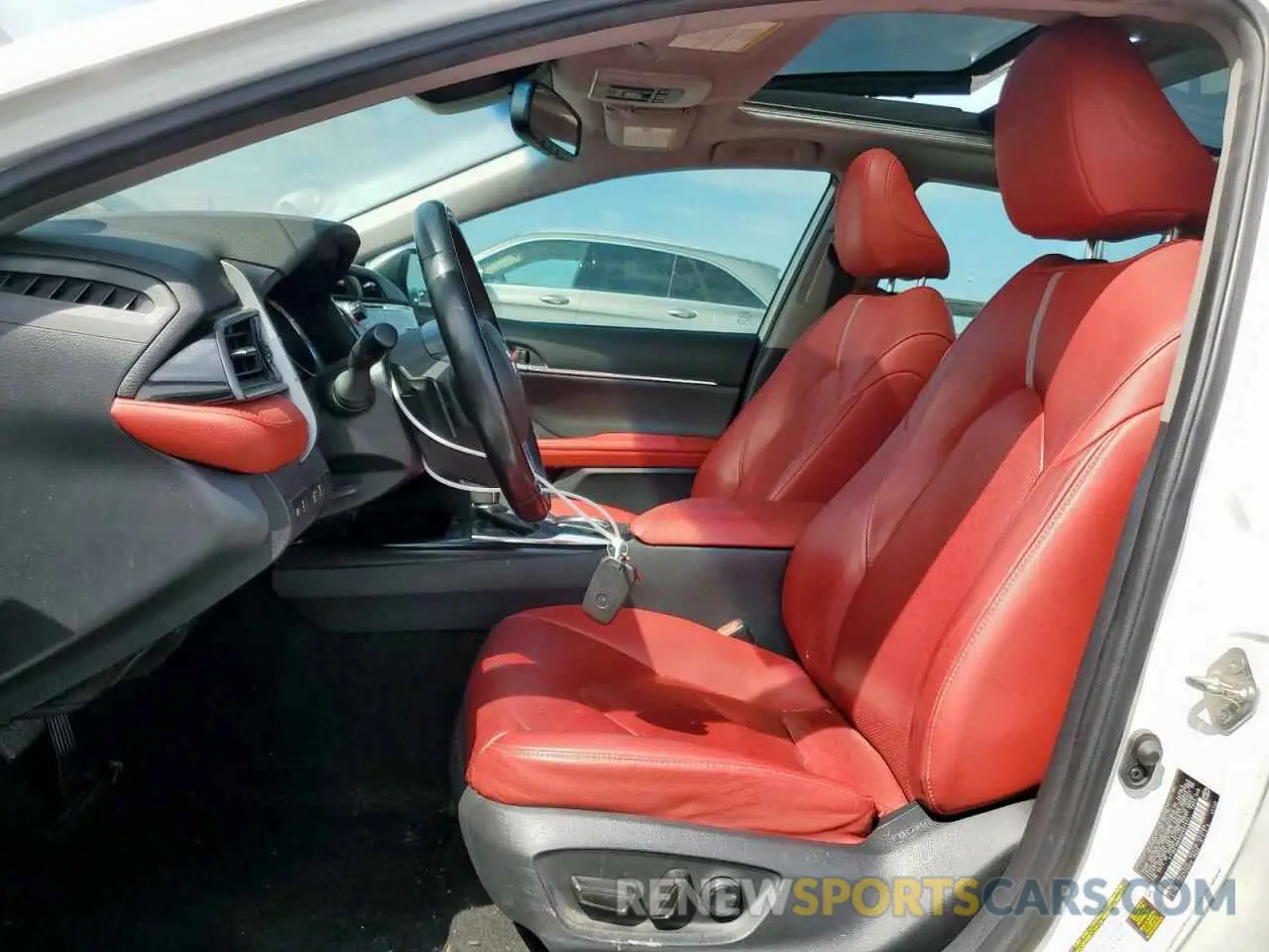 7 Photograph of a damaged car 4T1BZ1HK5KU027244 TOYOTA CAMRY 2019