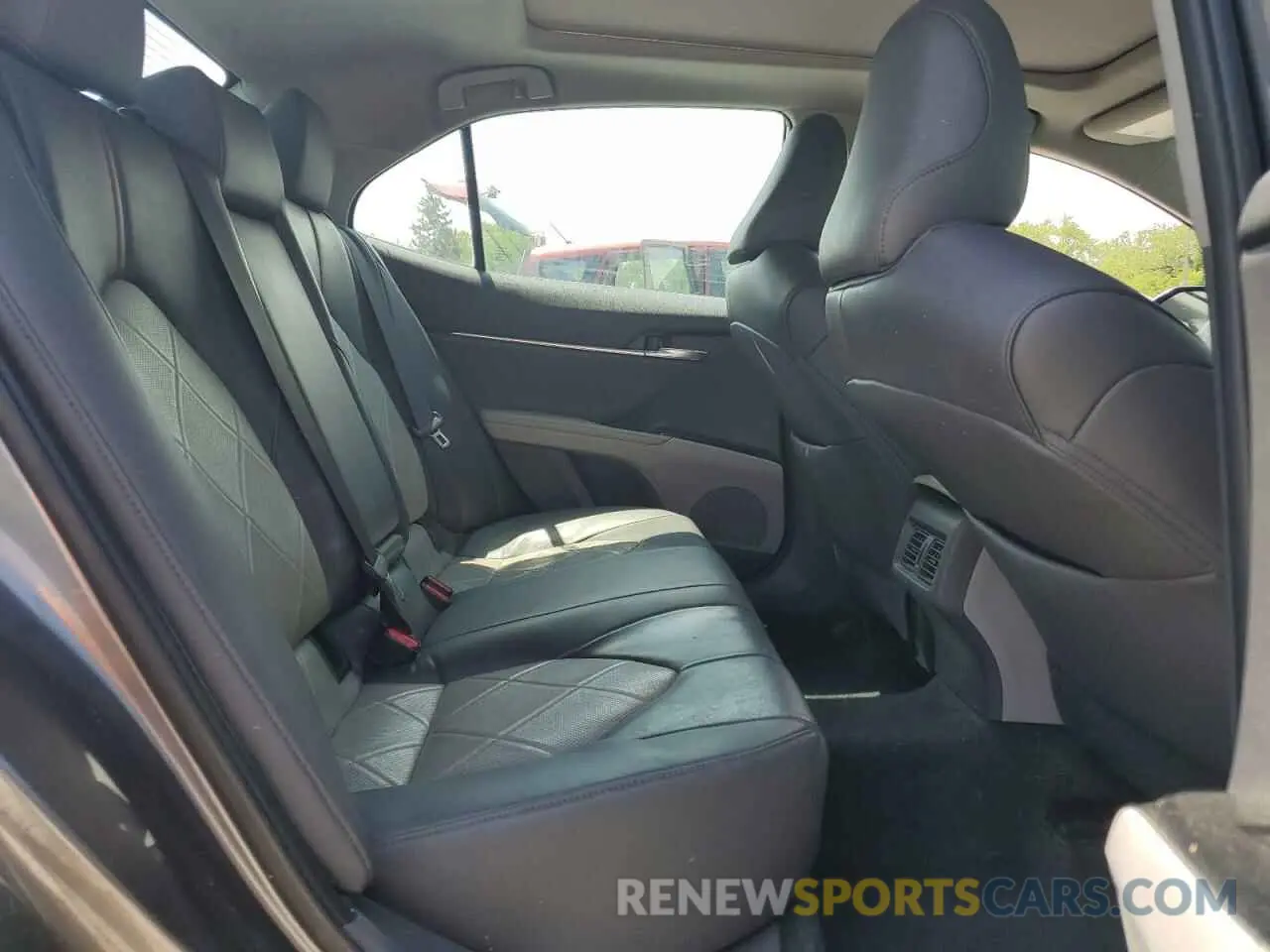 10 Photograph of a damaged car 4T1BZ1HK5KU027471 TOYOTA CAMRY 2019