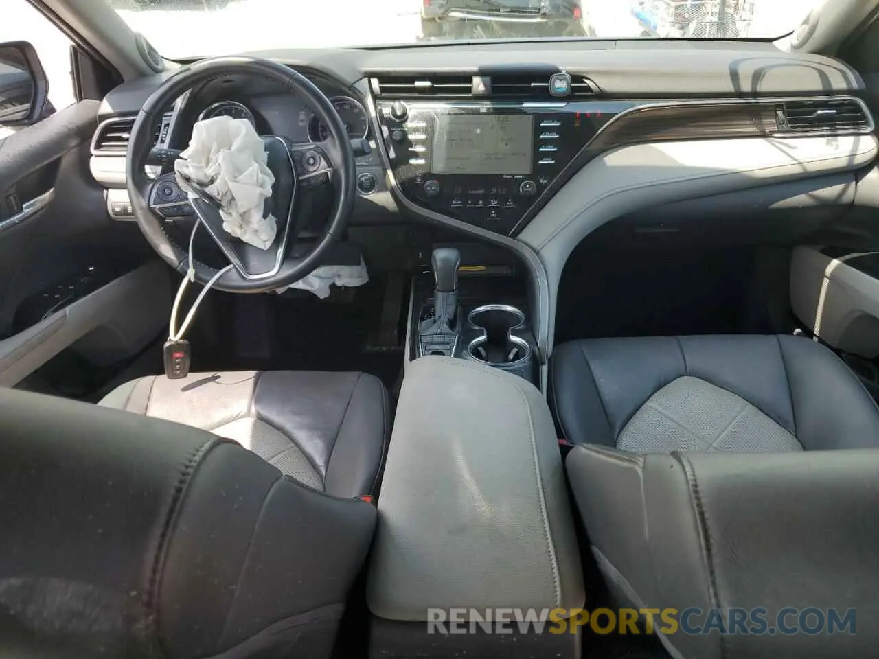 8 Photograph of a damaged car 4T1BZ1HK5KU027471 TOYOTA CAMRY 2019