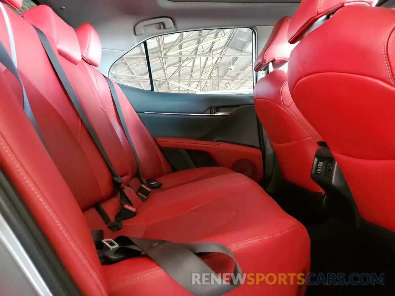 11 Photograph of a damaged car 4T1BZ1HK5KU030144 TOYOTA CAMRY 2019