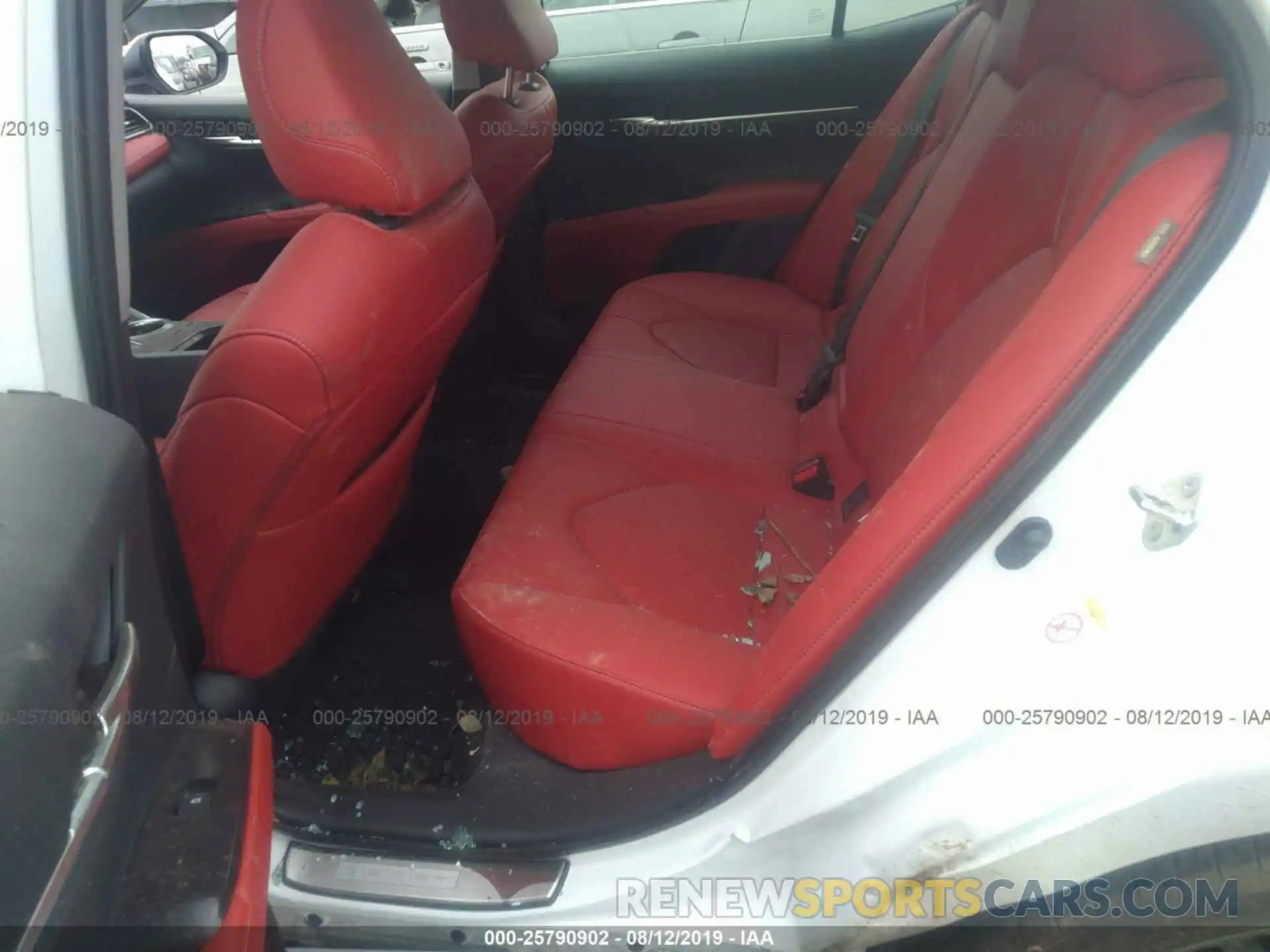 8 Photograph of a damaged car 4T1BZ1HK5KU507686 TOYOTA CAMRY 2019