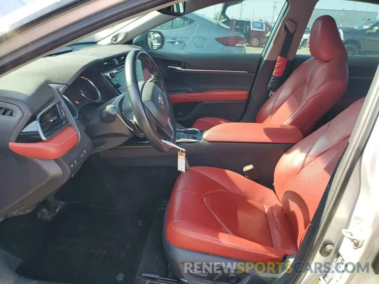 7 Photograph of a damaged car 4T1BZ1HK6KU024871 TOYOTA CAMRY 2019