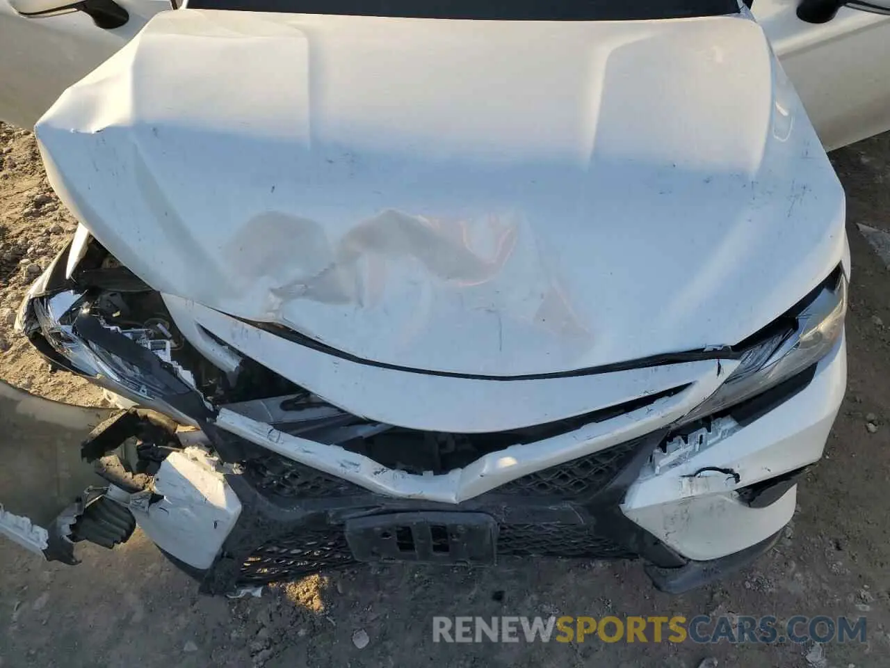 11 Photograph of a damaged car 4T1BZ1HK6KU028564 TOYOTA CAMRY 2019