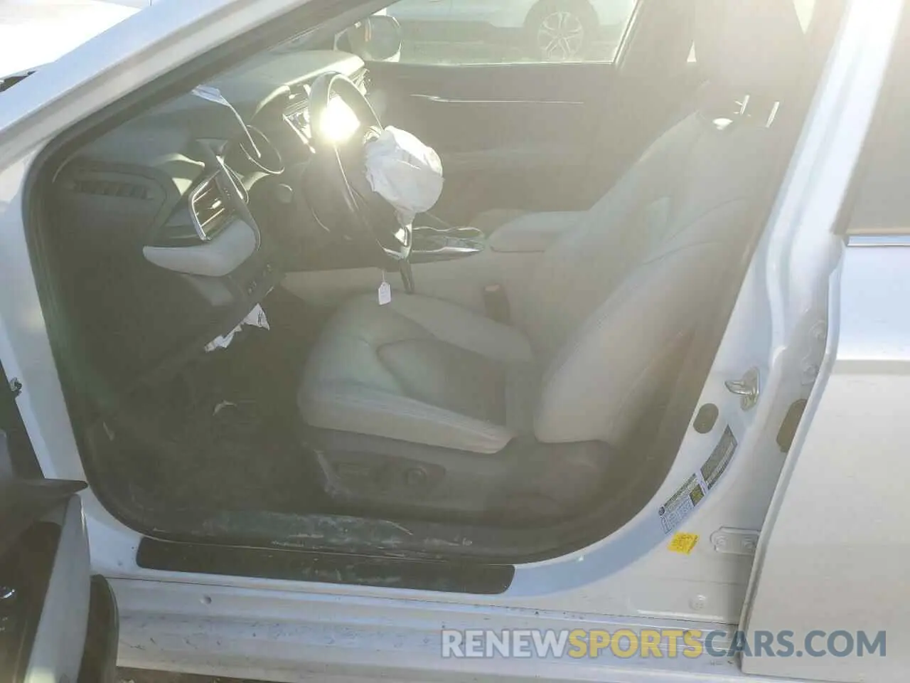 7 Photograph of a damaged car 4T1BZ1HK6KU028564 TOYOTA CAMRY 2019