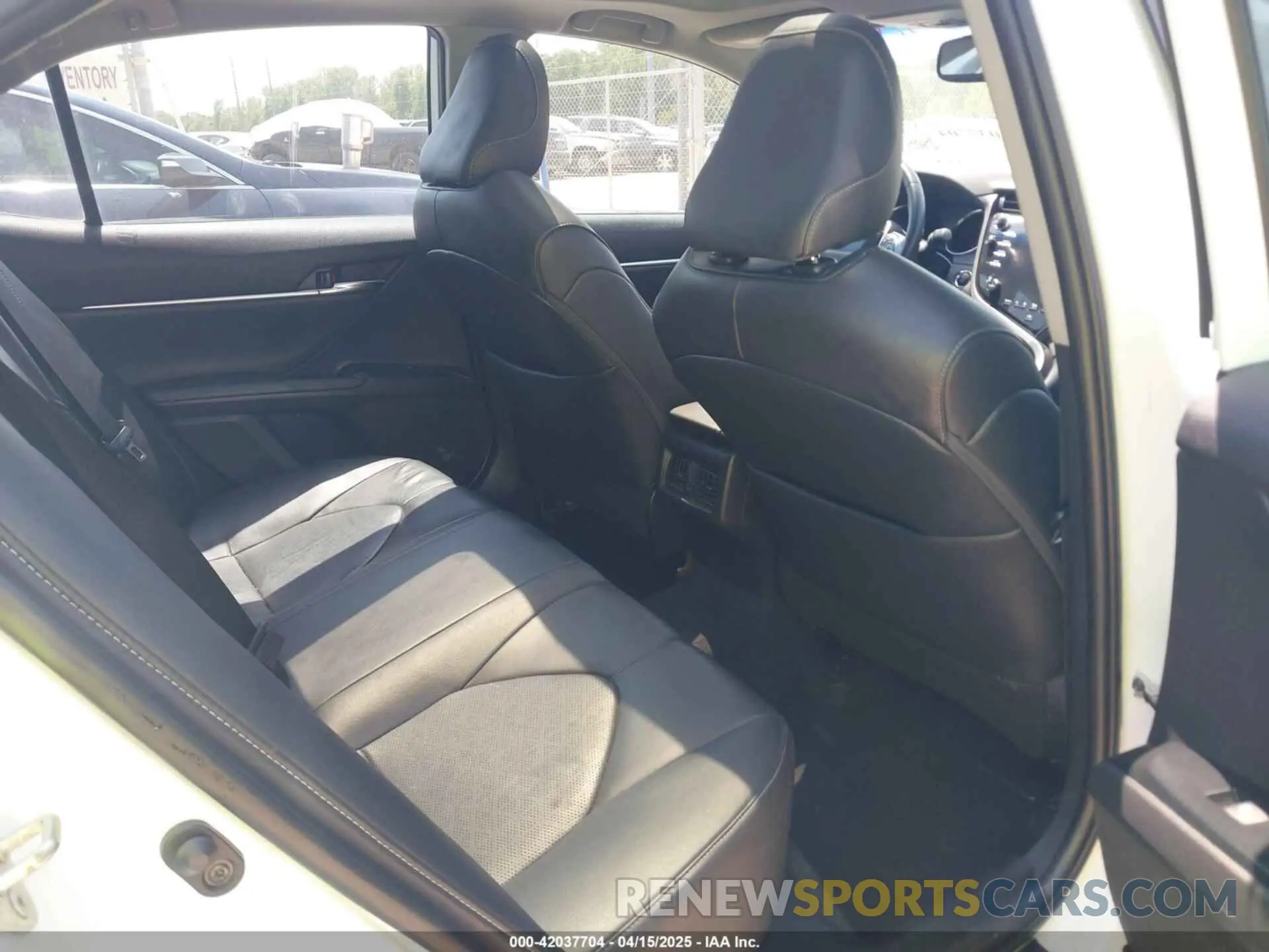 8 Photograph of a damaged car 4T1BZ1HK6KU032078 TOYOTA CAMRY 2019
