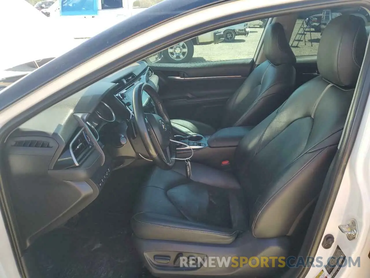 7 Photograph of a damaged car 4T1BZ1HK7KU027049 TOYOTA CAMRY 2019