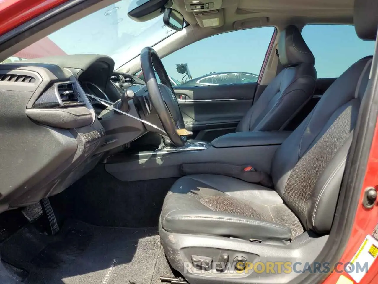 7 Photograph of a damaged car 4T1BZ1HK7KU030761 TOYOTA CAMRY 2019