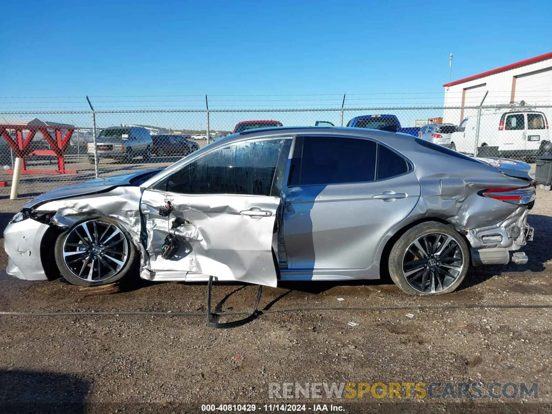 15 Photograph of a damaged car 4T1BZ1HK8KU023768 TOYOTA CAMRY 2019