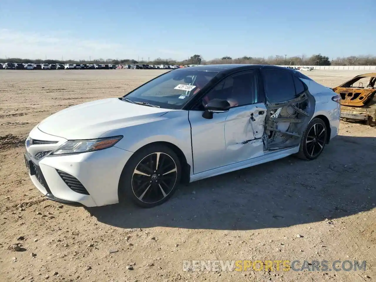 1 Photograph of a damaged car 4T1BZ1HK8KU027979 TOYOTA CAMRY 2019