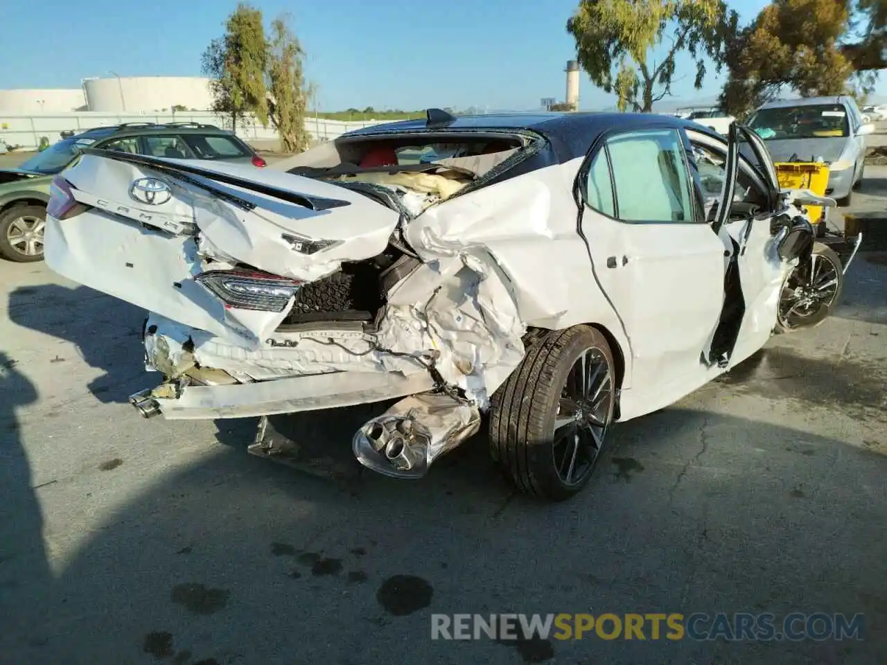 4 Photograph of a damaged car 4T1BZ1HK8KU028310 TOYOTA CAMRY 2019