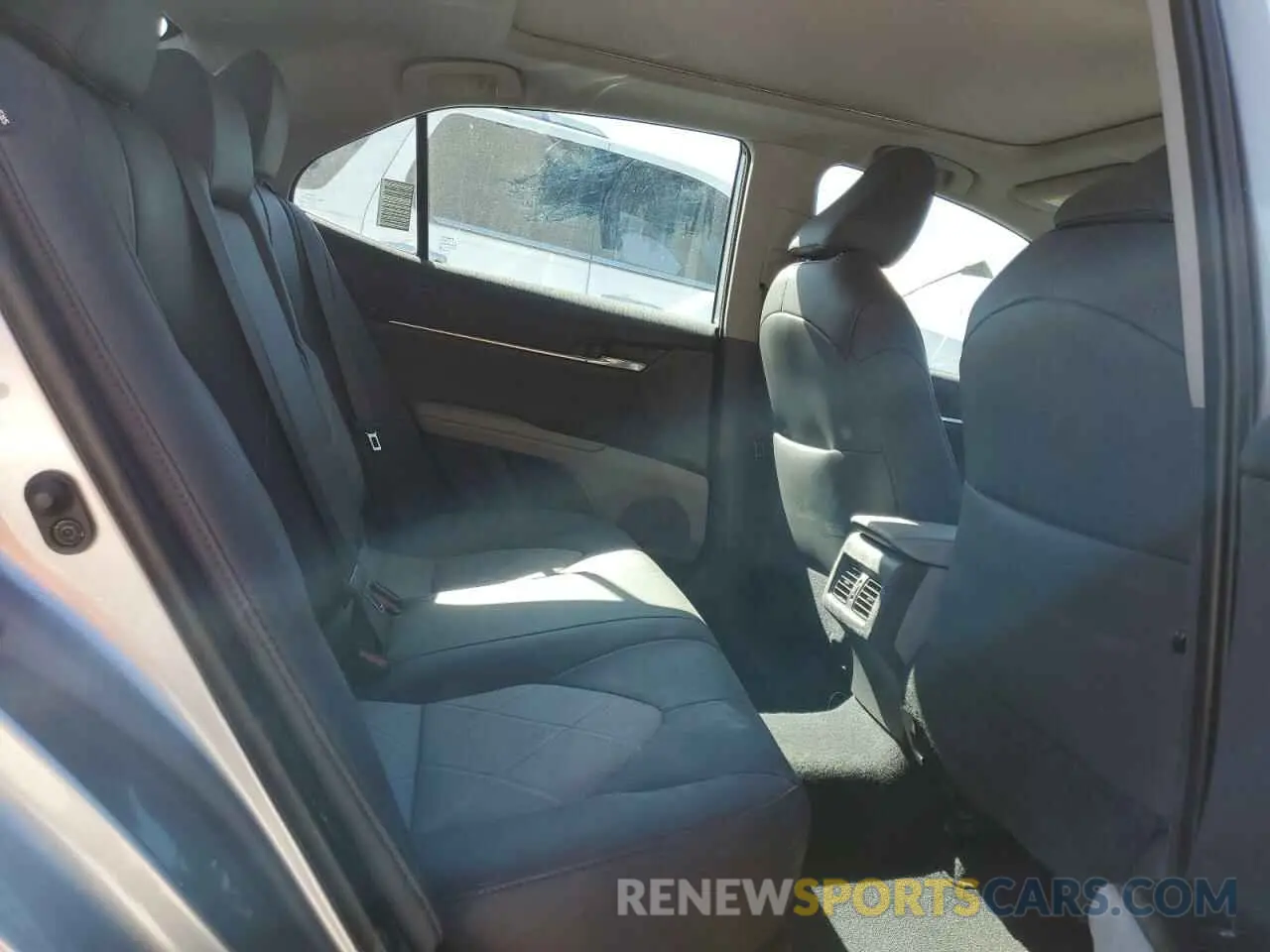 10 Photograph of a damaged car 4T1BZ1HK8KU030199 TOYOTA CAMRY 2019