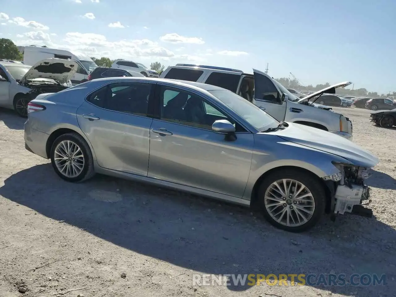 4 Photograph of a damaged car 4T1BZ1HK8KU030199 TOYOTA CAMRY 2019