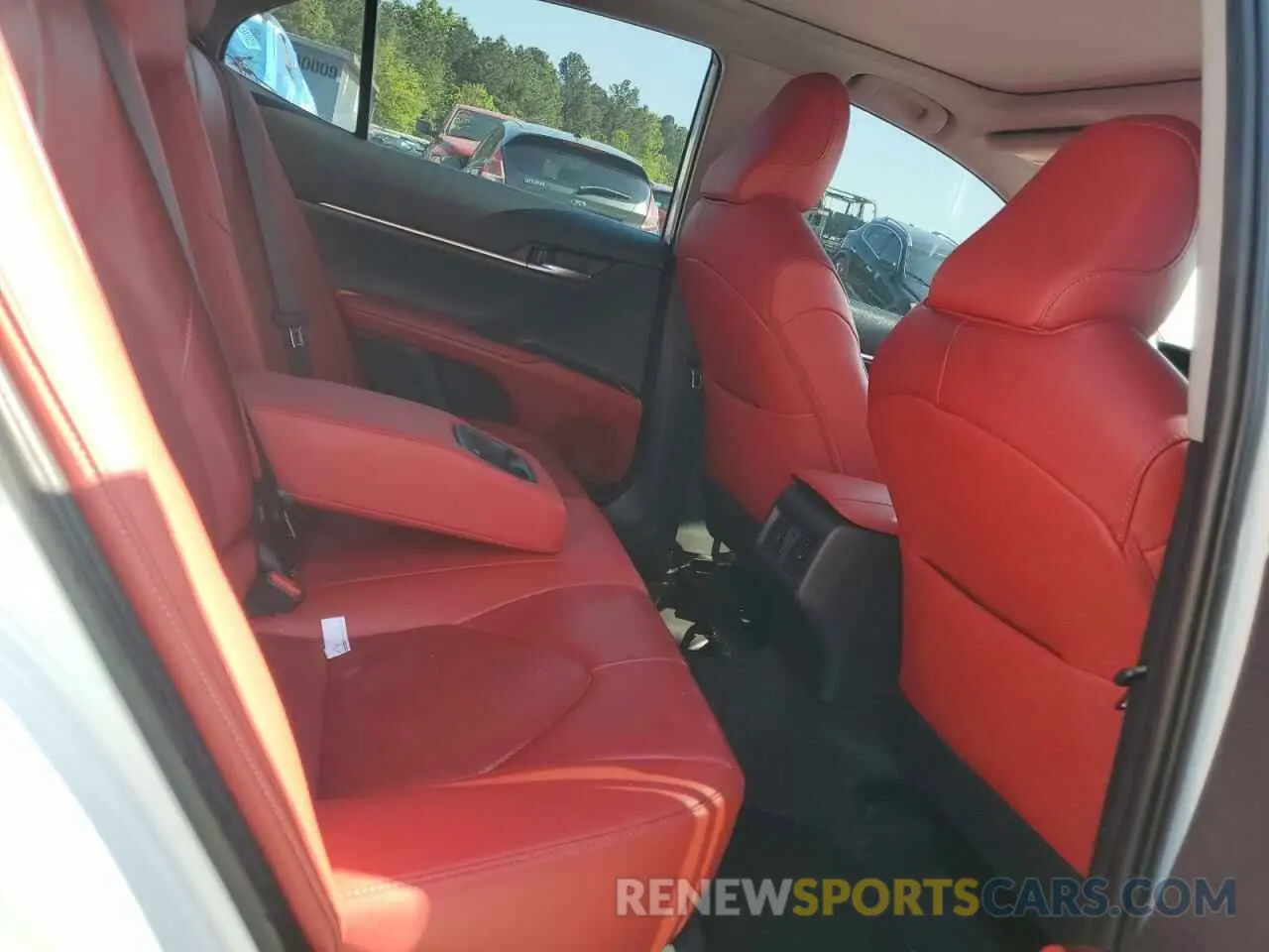 10 Photograph of a damaged car 4T1BZ1HK8KU032275 TOYOTA CAMRY 2019