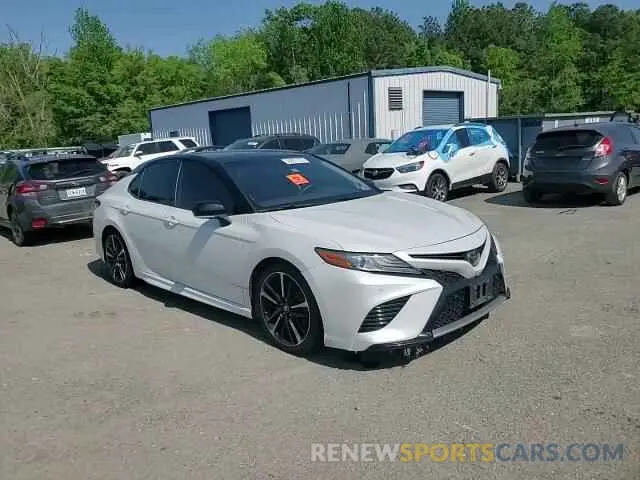 11 Photograph of a damaged car 4T1BZ1HK8KU032275 TOYOTA CAMRY 2019