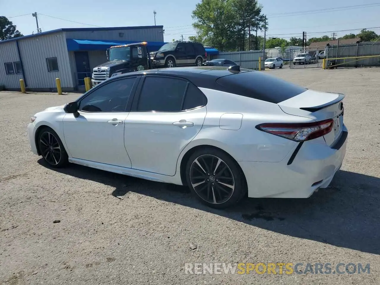 2 Photograph of a damaged car 4T1BZ1HK8KU032275 TOYOTA CAMRY 2019