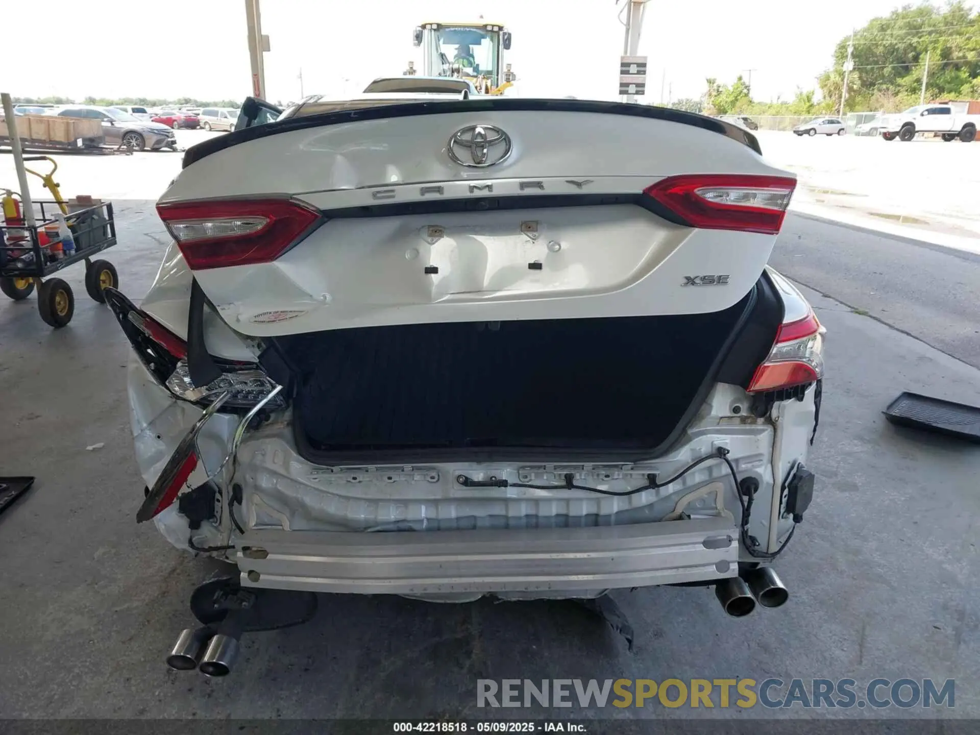15 Photograph of a damaged car 4T1BZ1HK9KU023858 TOYOTA CAMRY 2019