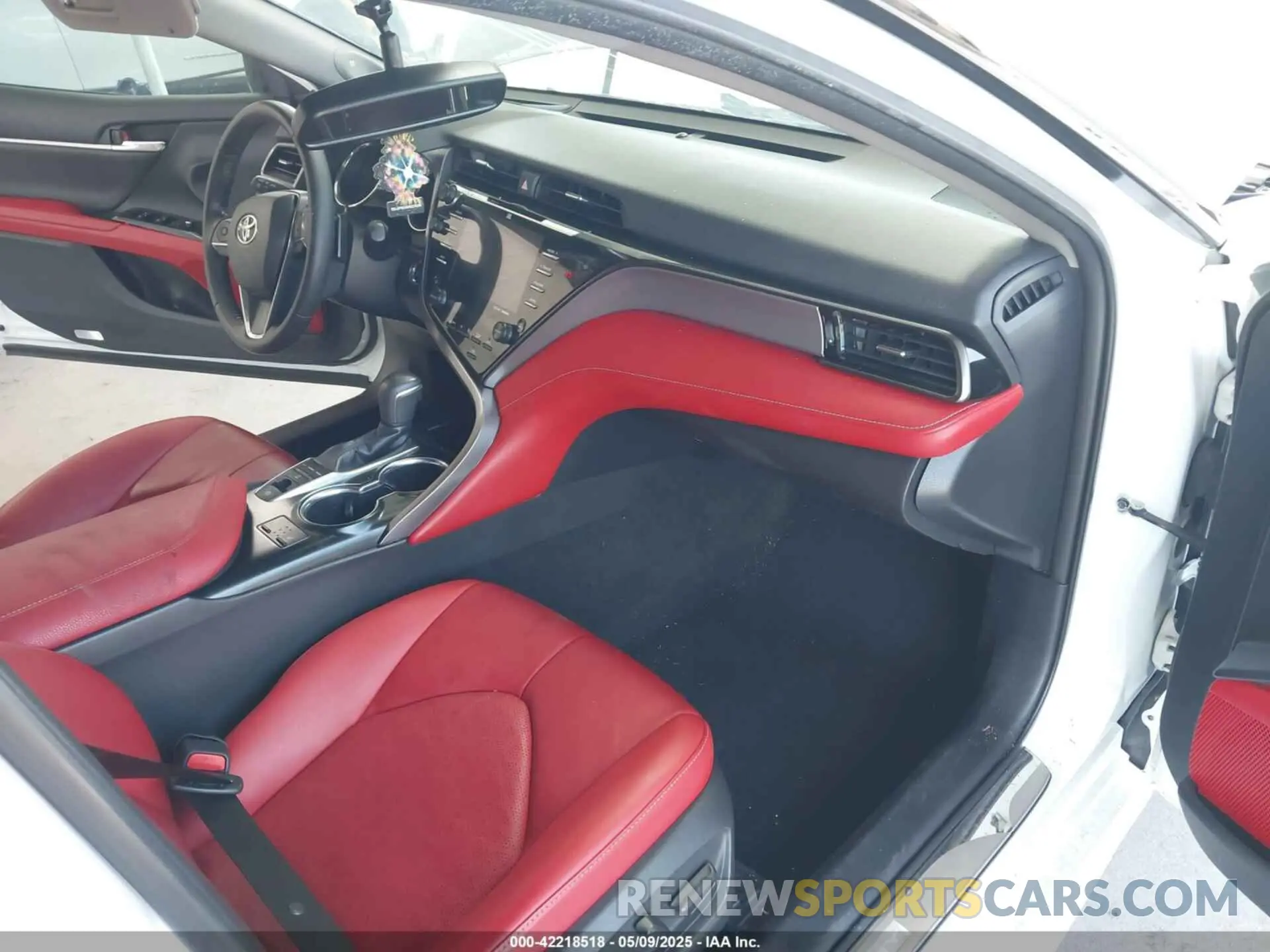 5 Photograph of a damaged car 4T1BZ1HK9KU023858 TOYOTA CAMRY 2019