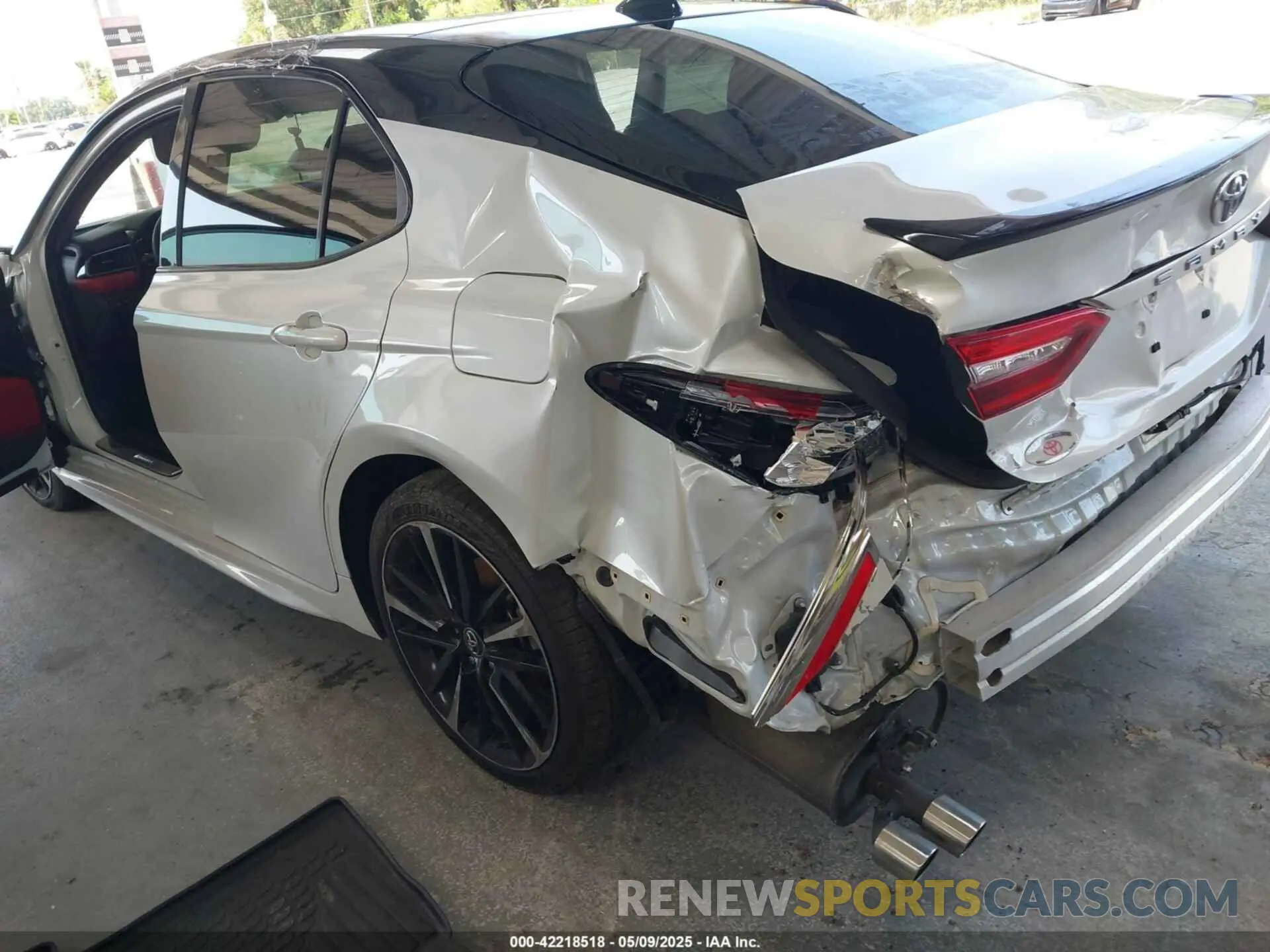 6 Photograph of a damaged car 4T1BZ1HK9KU023858 TOYOTA CAMRY 2019