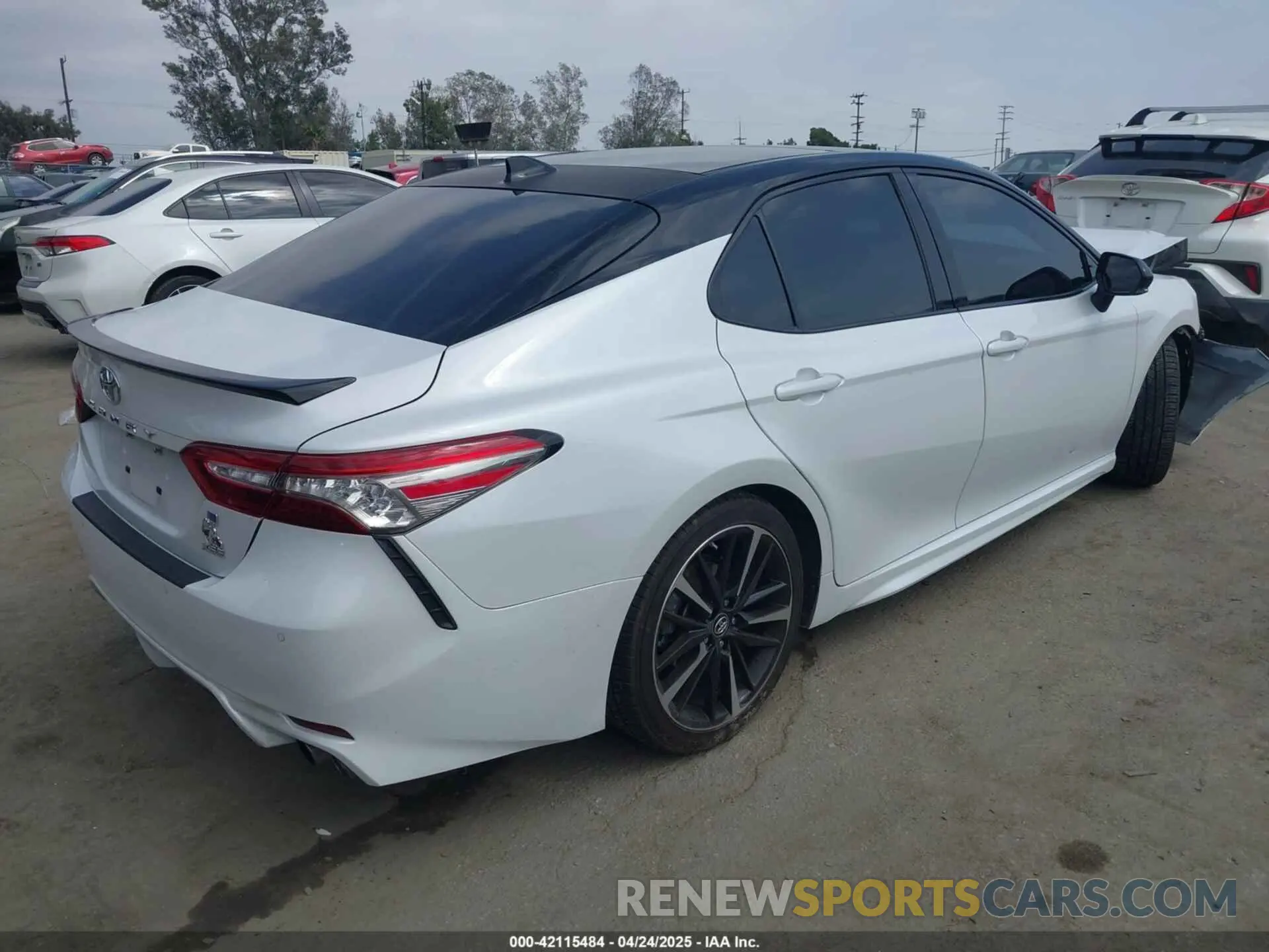 4 Photograph of a damaged car 4T1BZ1HK9KU025108 TOYOTA CAMRY 2019