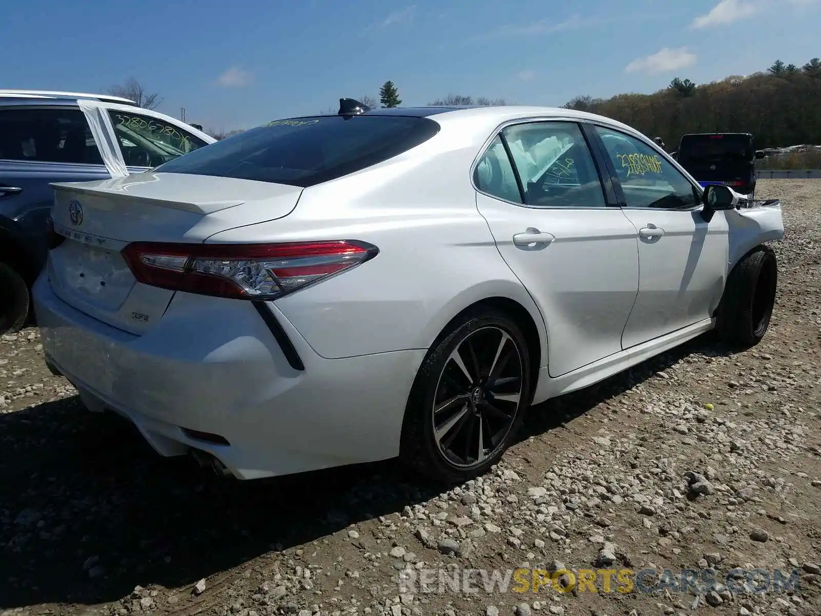 4 Photograph of a damaged car 4T1BZ1HK9KU026341 TOYOTA CAMRY 2019