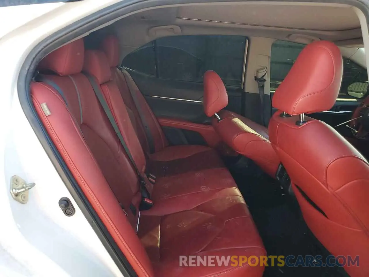 10 Photograph of a damaged car 4T1BZ1HK9KU027926 TOYOTA CAMRY 2019