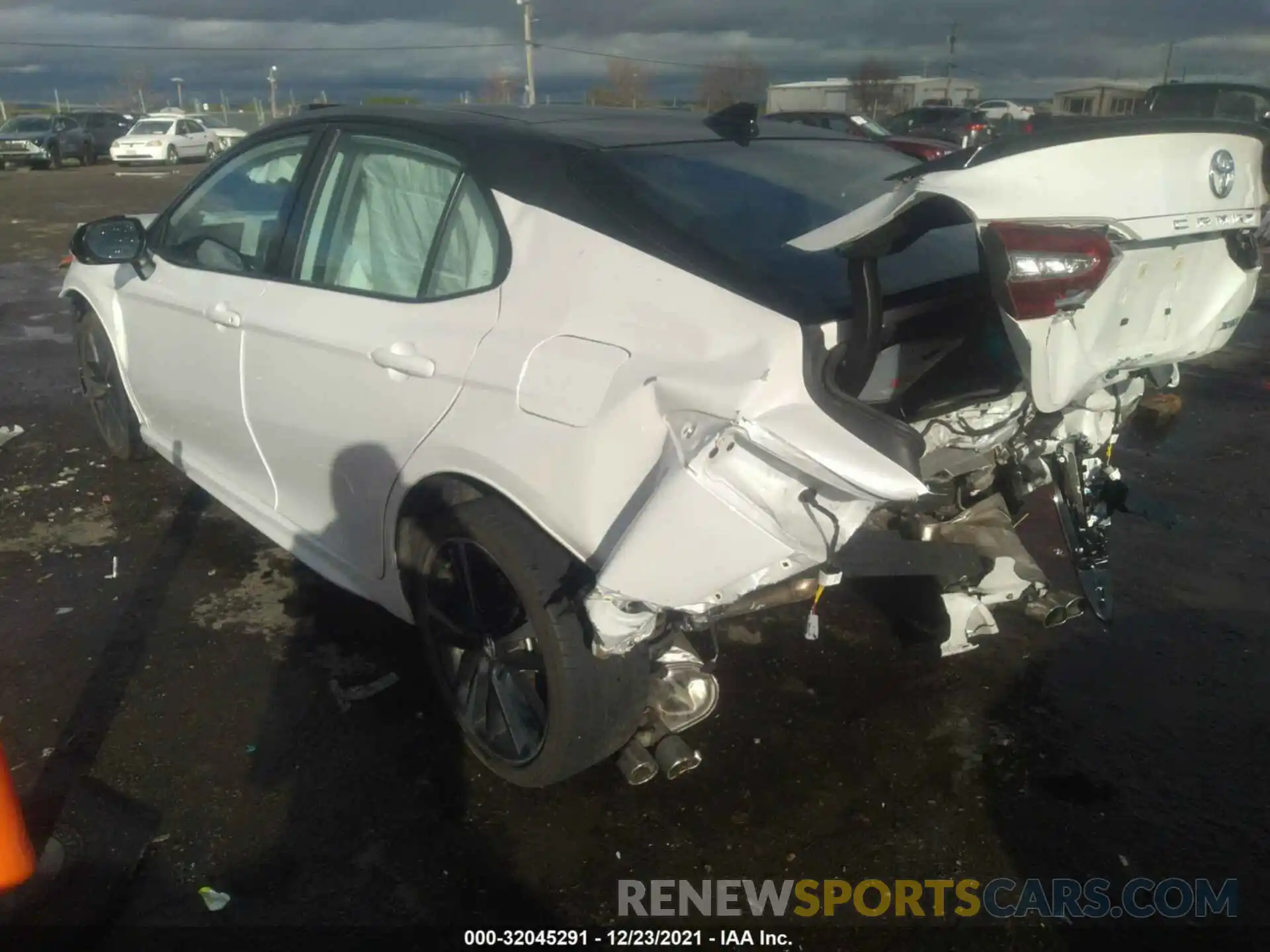 3 Photograph of a damaged car 4T1BZ1HK9KU029496 TOYOTA CAMRY 2019