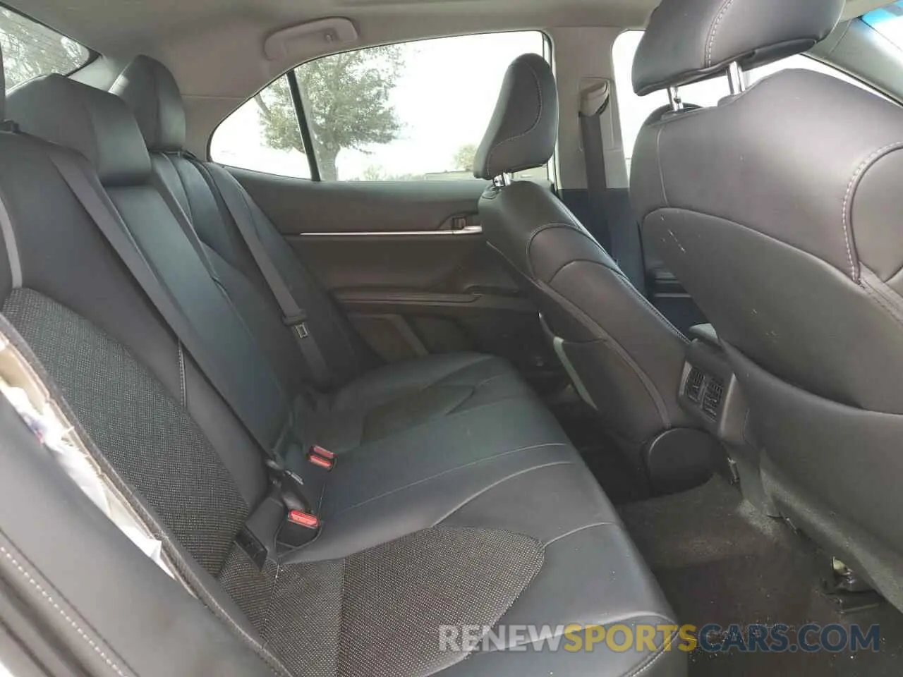 11 Photograph of a damaged car 4T1BZ1HK9KU030311 TOYOTA CAMRY 2019