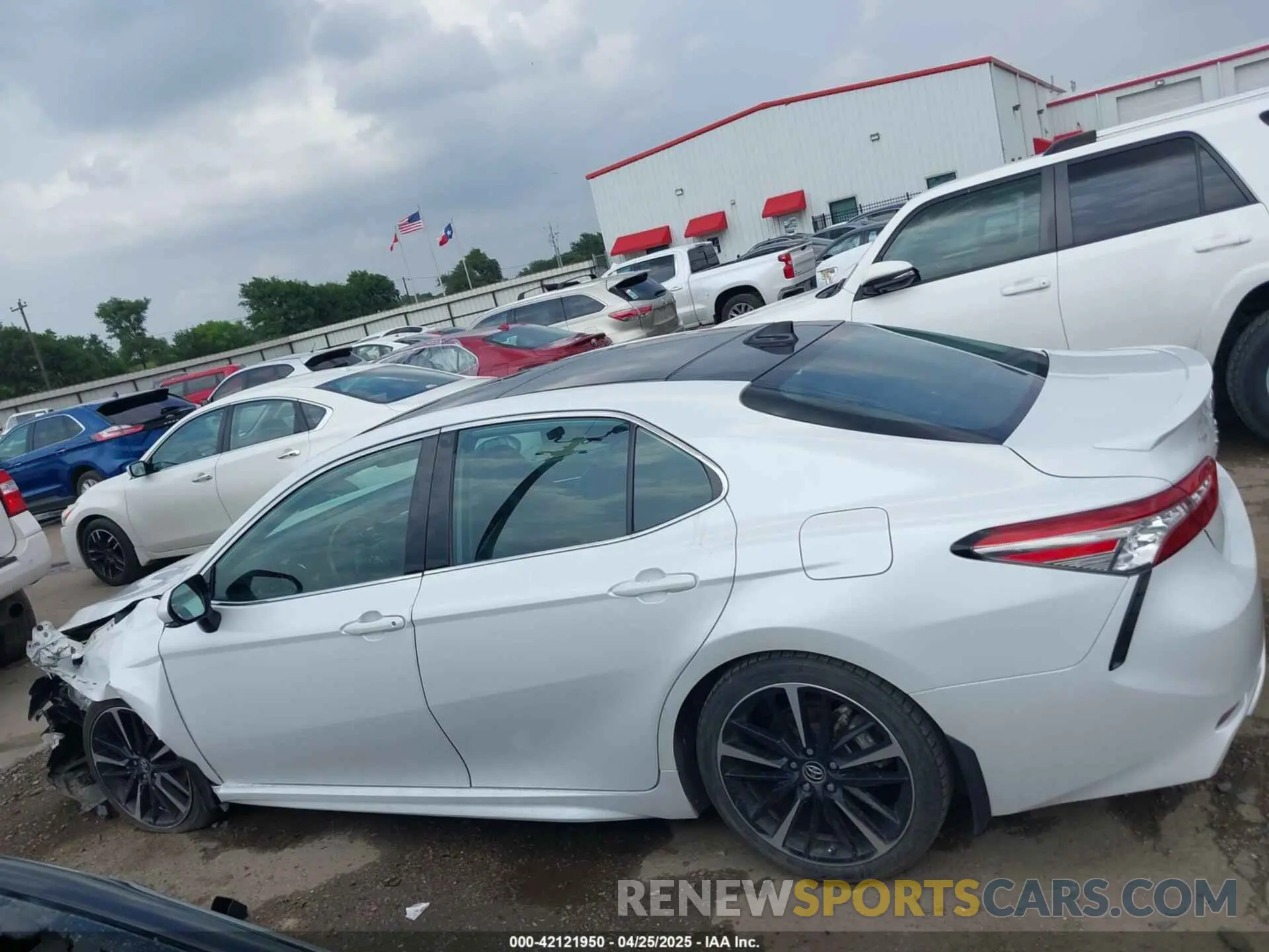 14 Photograph of a damaged car 4T1BZ1HKXKU027627 TOYOTA CAMRY 2019
