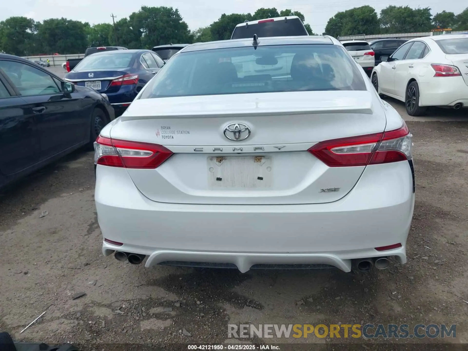 16 Photograph of a damaged car 4T1BZ1HKXKU027627 TOYOTA CAMRY 2019