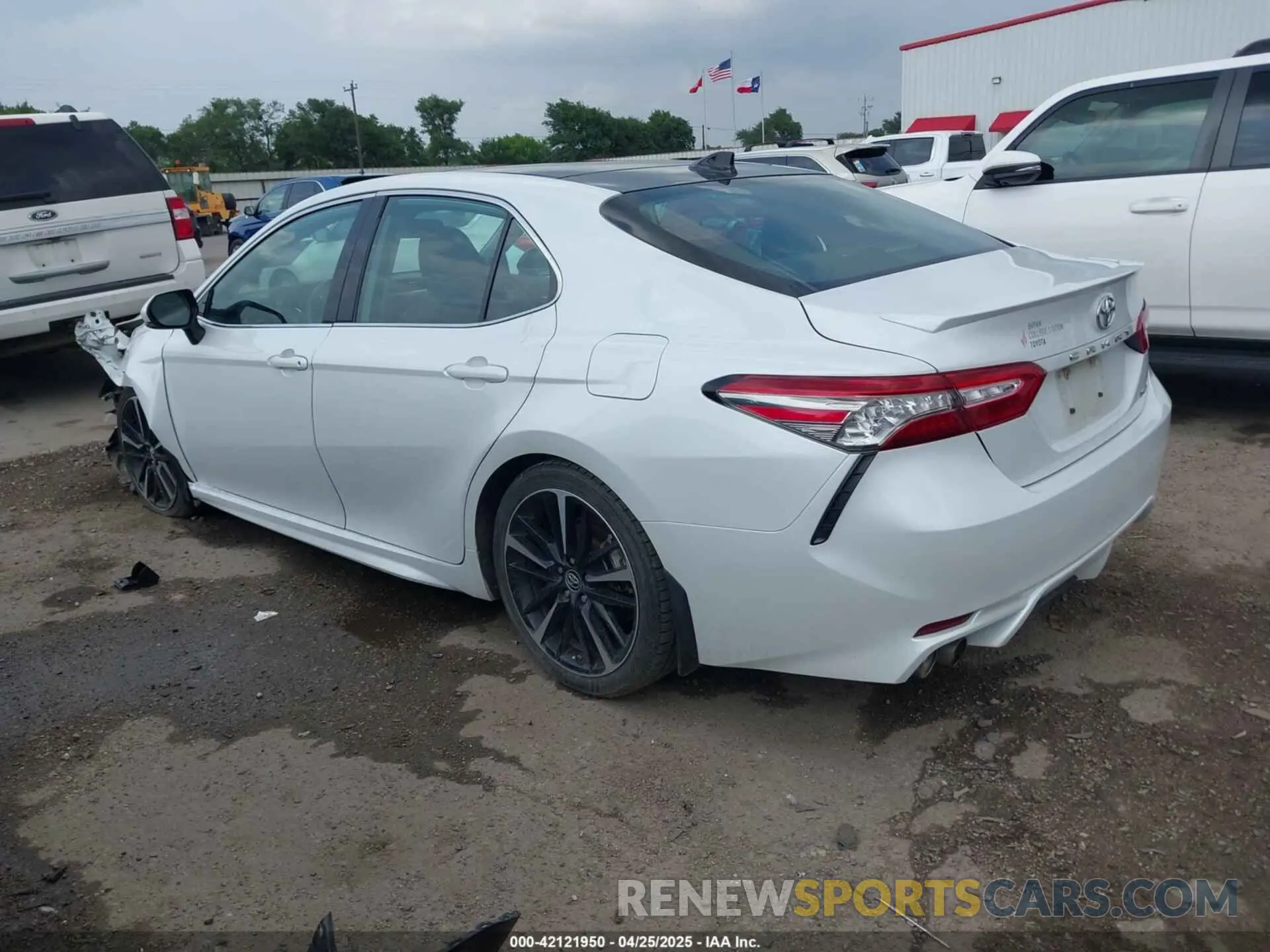 3 Photograph of a damaged car 4T1BZ1HKXKU027627 TOYOTA CAMRY 2019