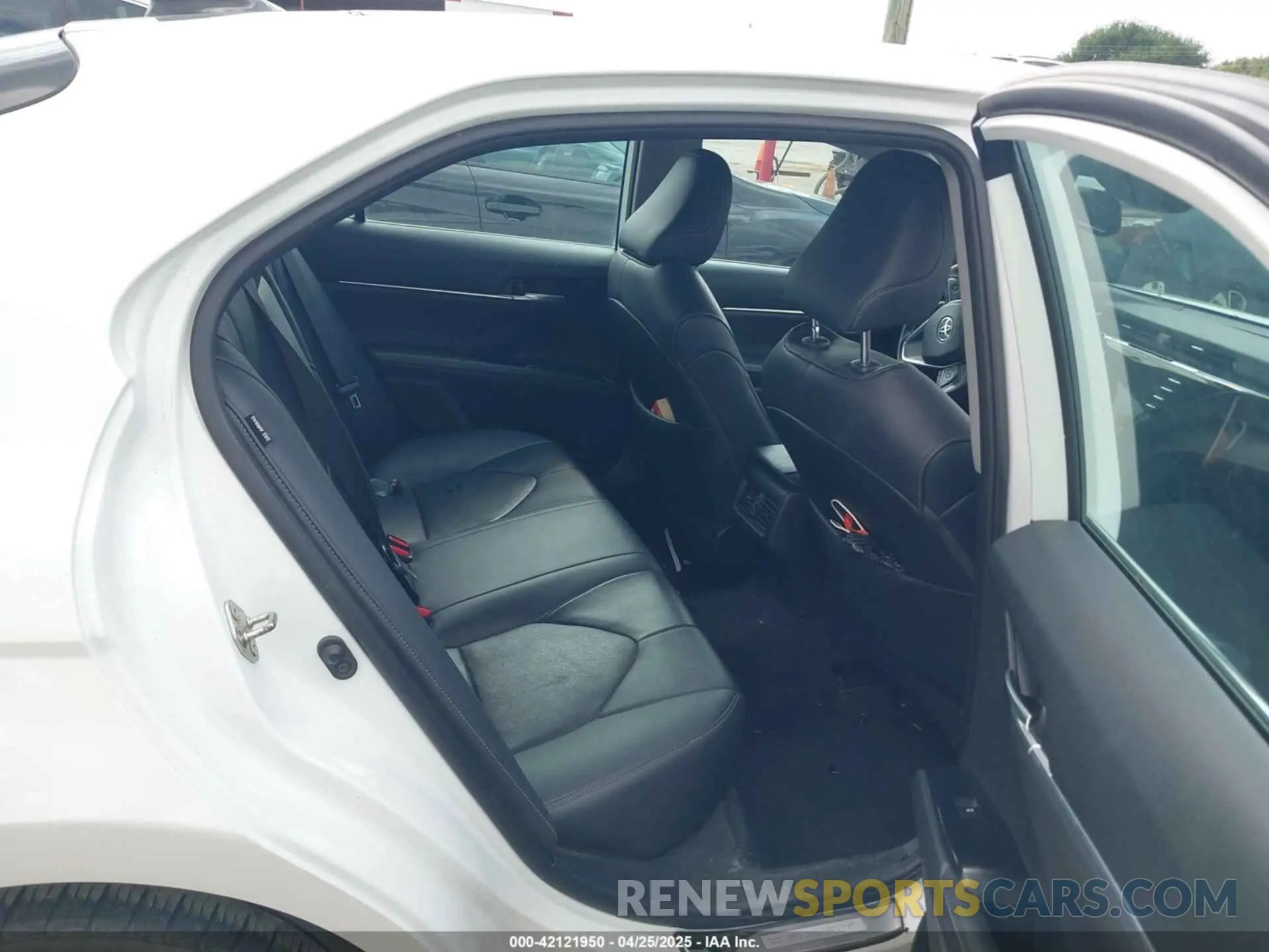 8 Photograph of a damaged car 4T1BZ1HKXKU027627 TOYOTA CAMRY 2019
