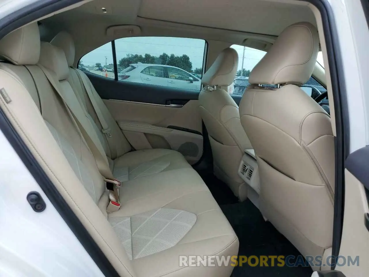 10 Photograph of a damaged car 4T1BZ1HKXKU028289 TOYOTA CAMRY 2019