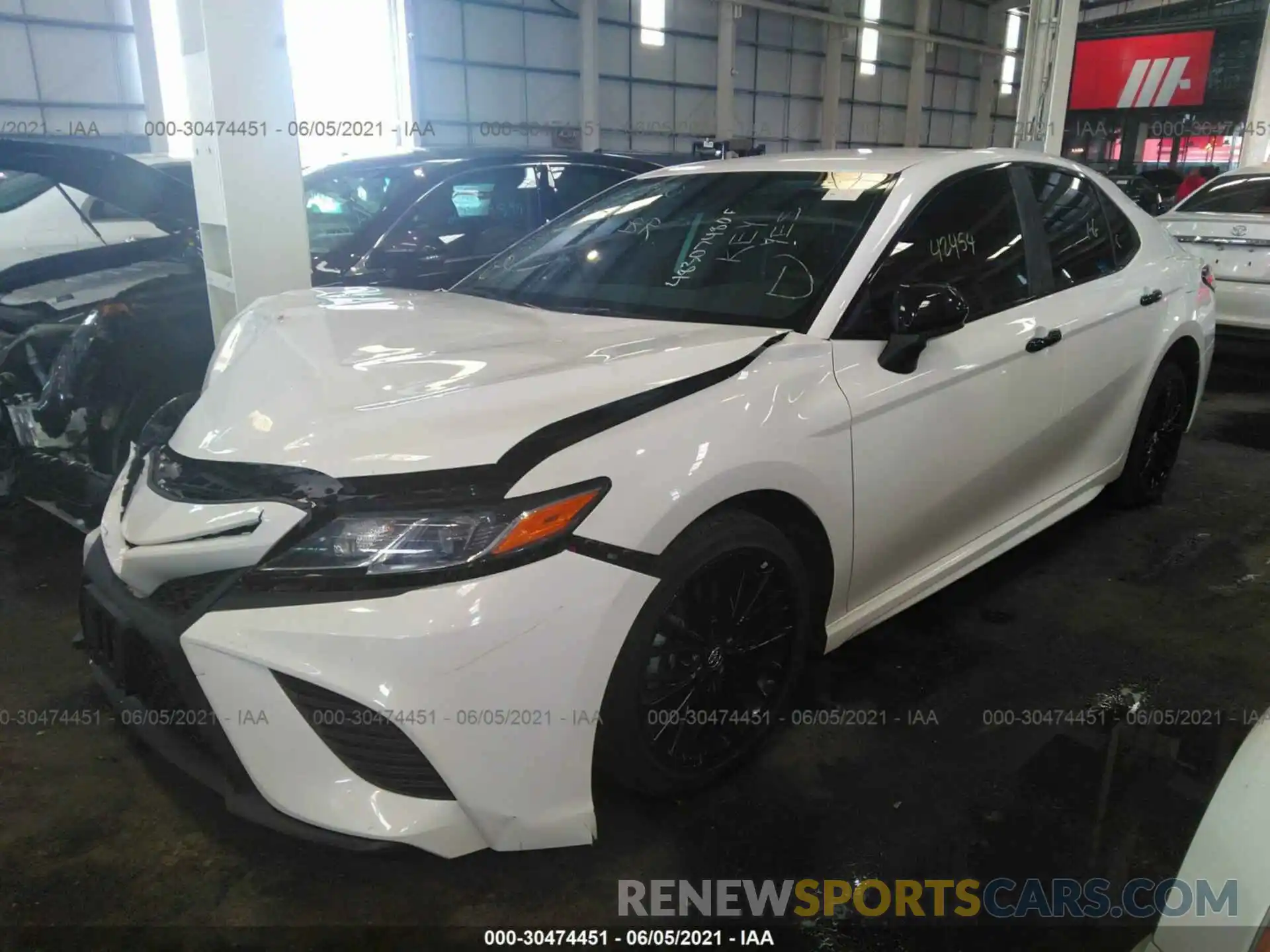 2 Photograph of a damaged car 00000000000308990 TOYOTA CAMRY 2020