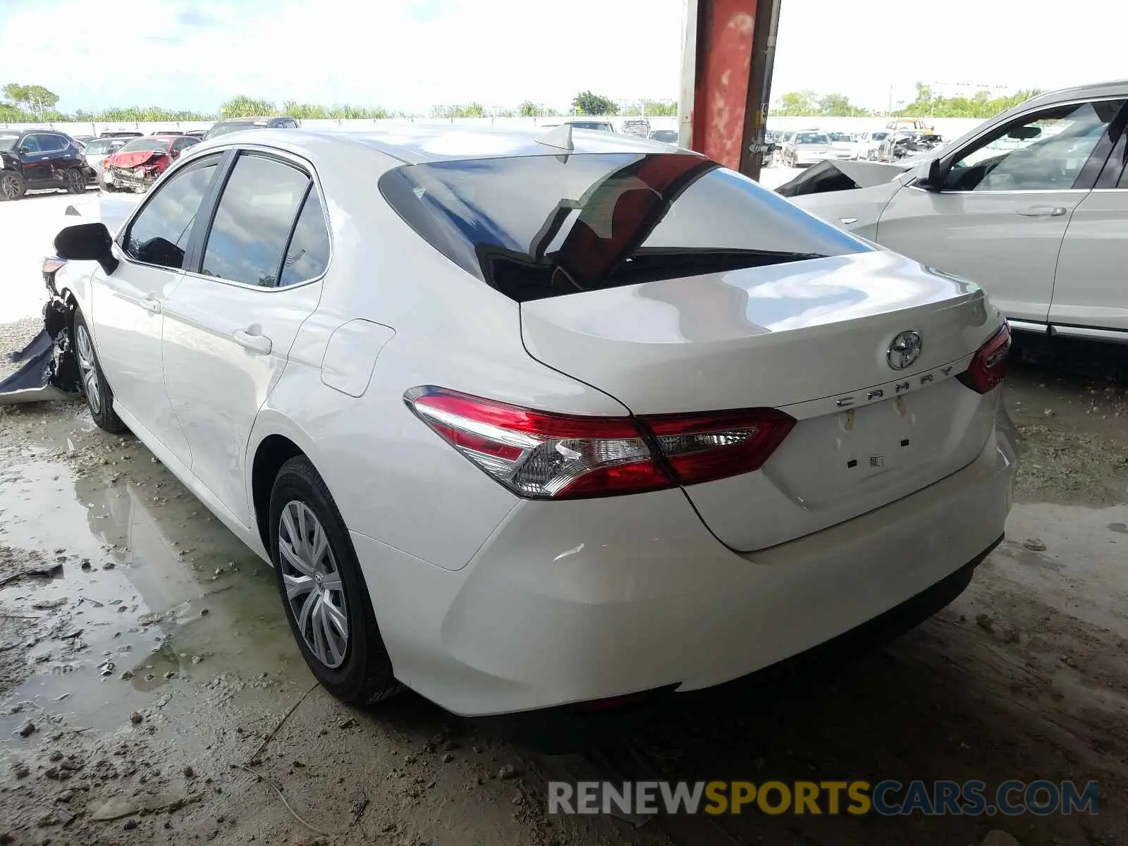 3 Photograph of a damaged car 4T1A11AK4LU956081 TOYOTA CAMRY 2020